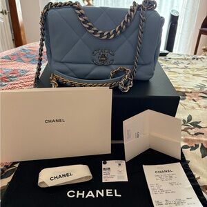 CHANEL 19 Small Blue Lambskin 22S